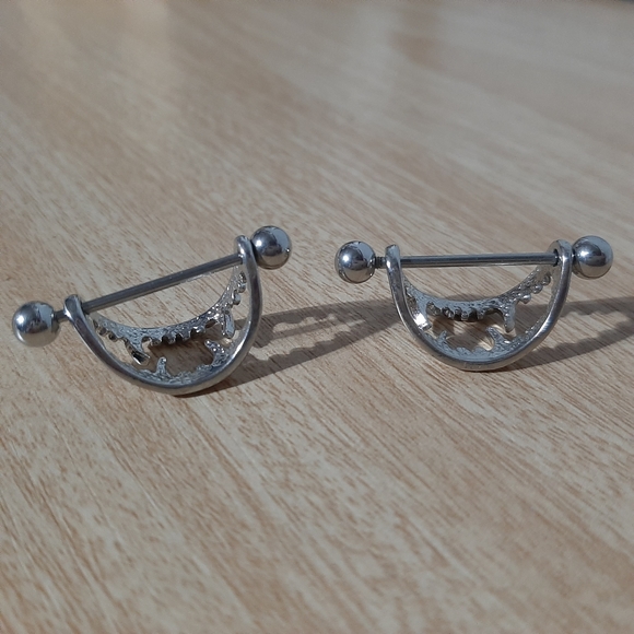 Vampire Nipple Rings - Picture 4 of 4